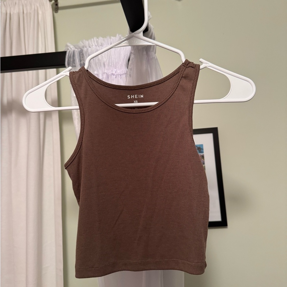 Brown cropped tank top